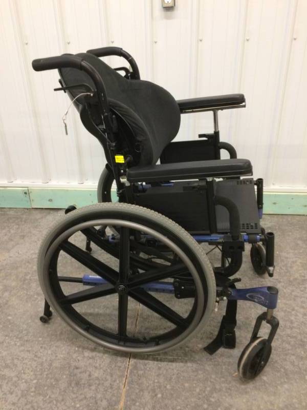 lot 32 image: SUPER NICE QUICKIE TILT-IN-SPACE WHEECHAIR - NEEDS NEW SEAT CUSHION