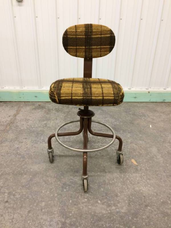 lot 34 image: SUPER RETRO COOL MEDICAL ROLLING HEIGHT ADJUSTABLE STOOL CHAIR...WORKS AND CHECK OUT THAT PLAID 