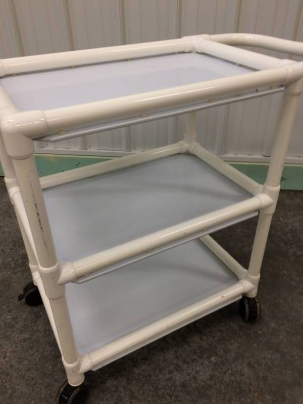 lot 36 image: MEDICAL 3 TIER CART