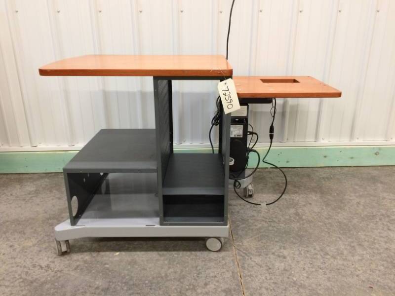 lot 52 image: FANTASTIC ELECTRIC POWERED MOBILE WORKSTATION