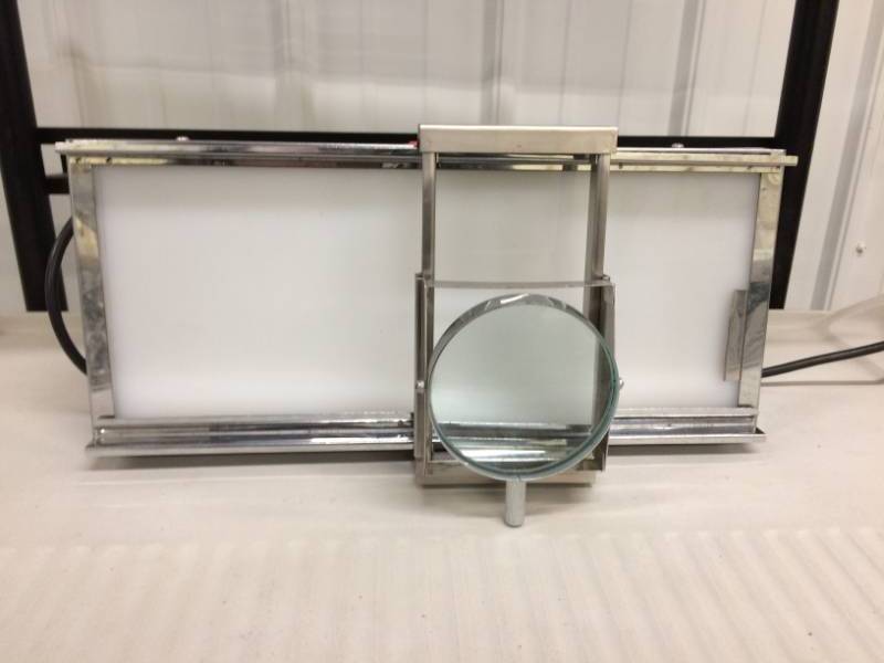 lot 12 image: X-ray Light Box Illuminator with Close Up Magnifyer - Excellent Working Condition