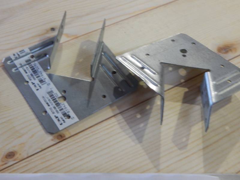 lot 67 image: Hurricane Tie Double Plate Rafter Clip RT15-TZ