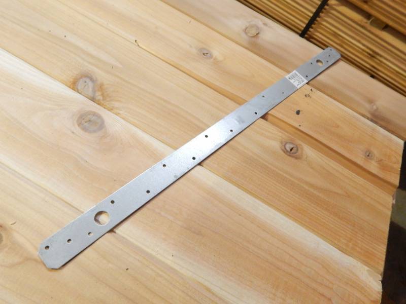 lot 72 image: 24 Strap Tie LSTA24