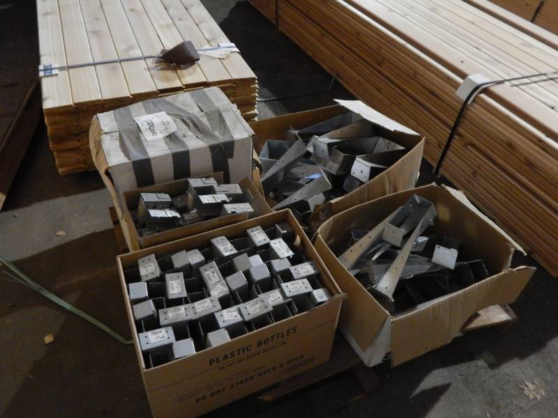lot 86 image: 1 Pallet of various Metal Construction Hangers