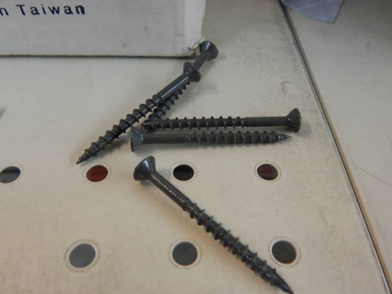 lot 99 image: 2 Phillips Head Screws