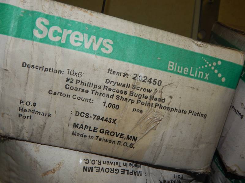 lot 126 image: 6 drywall screws