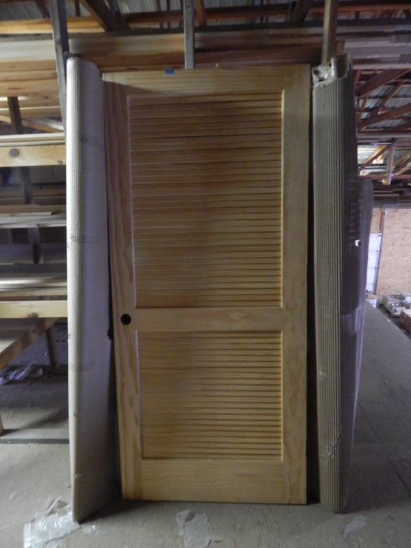 lot 184 image: 30 Full louvered pine slab