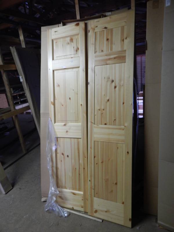 lot 187 image: 30 Knotty Pine Bifold