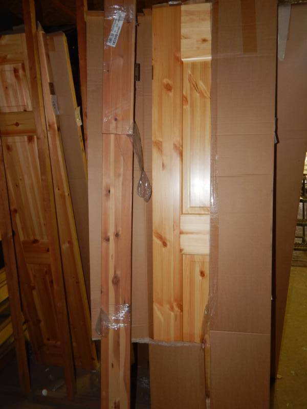 lot 188 image: 20 Knotty Pine Slab and Frame