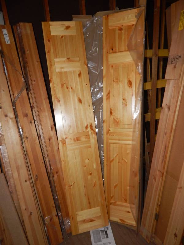 lot 201 image: 26 Knotty Pine Bifold