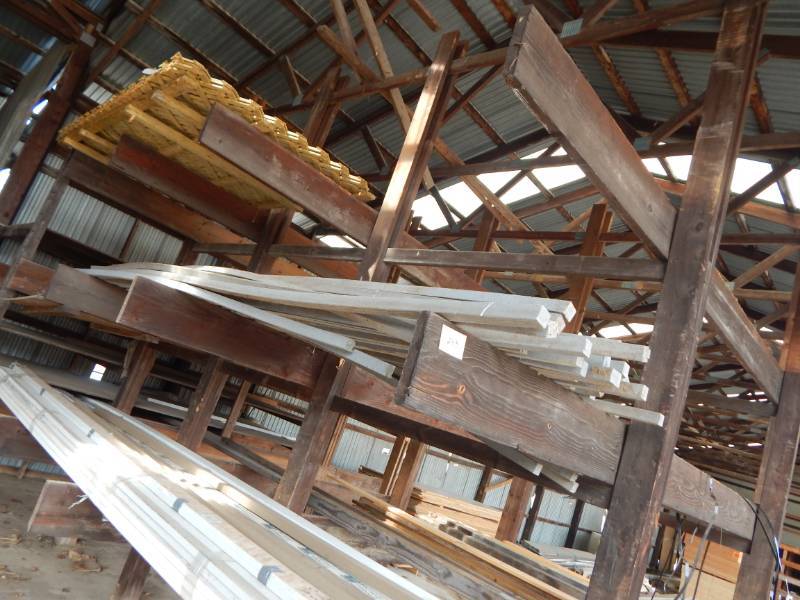 lot 283 image: 2 x 2 x 10 composite decking spindles