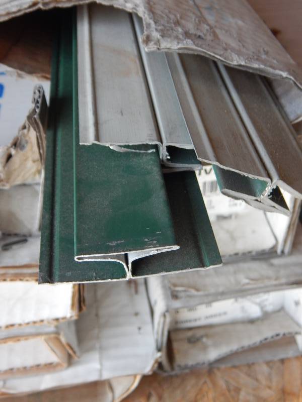 lot 325 image: Rollex Forest Green Miter Divider