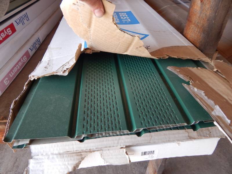 lot 329 image: Forest Green Center Vent Soffit