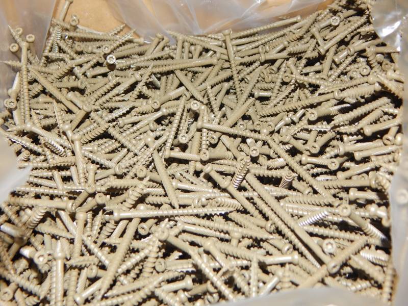 lot 372 image: 2-12 trim screws