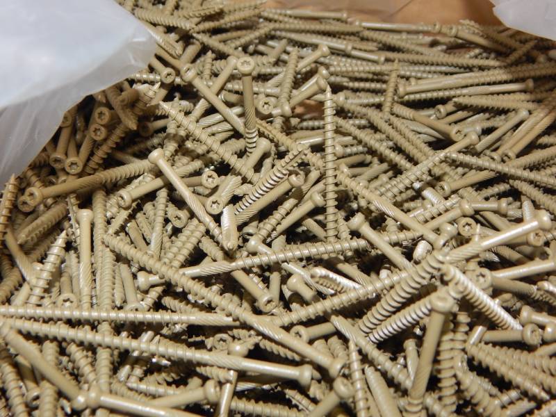 lot 374 image: 3 trim screws
