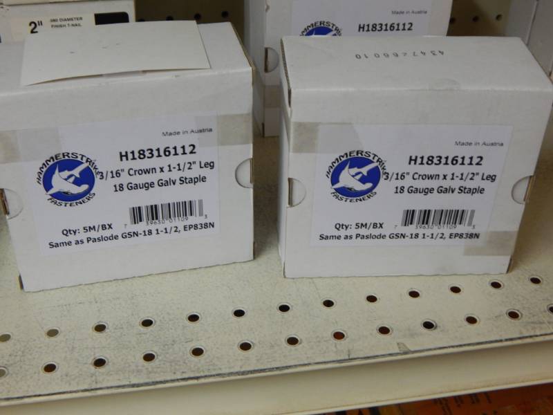 lot 386 image: 18 gauge Staples