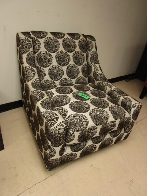 lot 203 image: ACCENT CHAIR