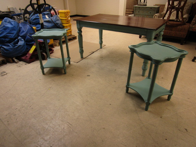 lot 211 image: DINING TABLE AND MATCHING END TABLES