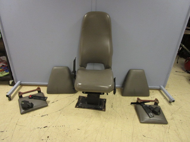 lot 225 image: JUMP SEATS