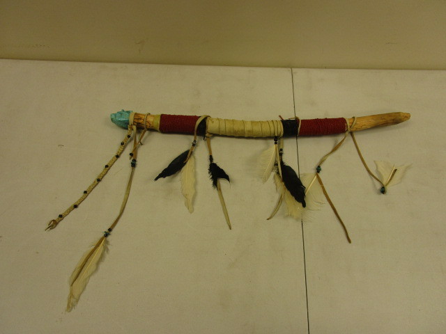 lot 231 image: DECORATIVE NATIVE AMERICAN ART PIECE
