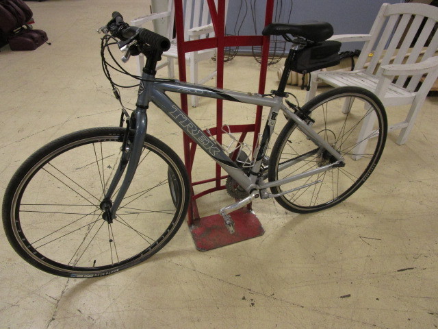 lot 242 image: TREK 7500 FX BIKE