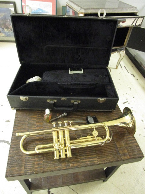 lot 258 image: HOLTON TRUMPET