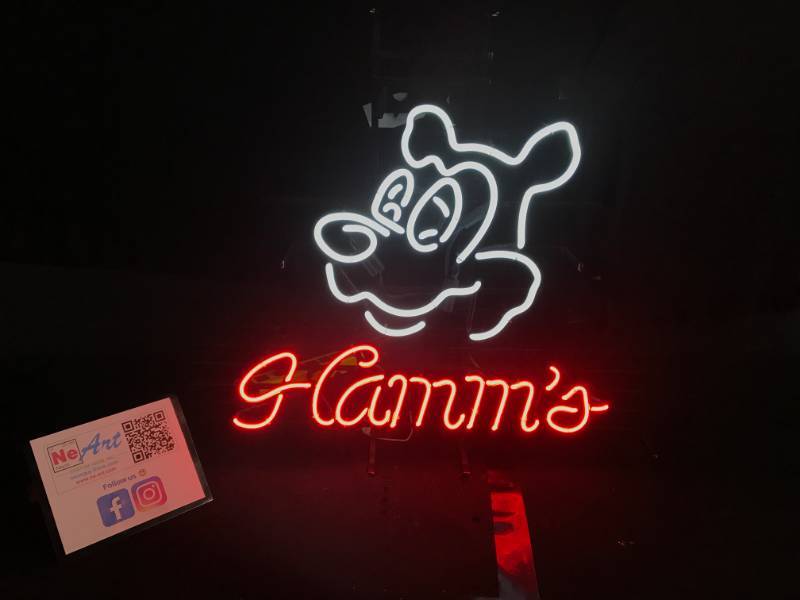 lot 4 image: Hamms Beer Bear neon