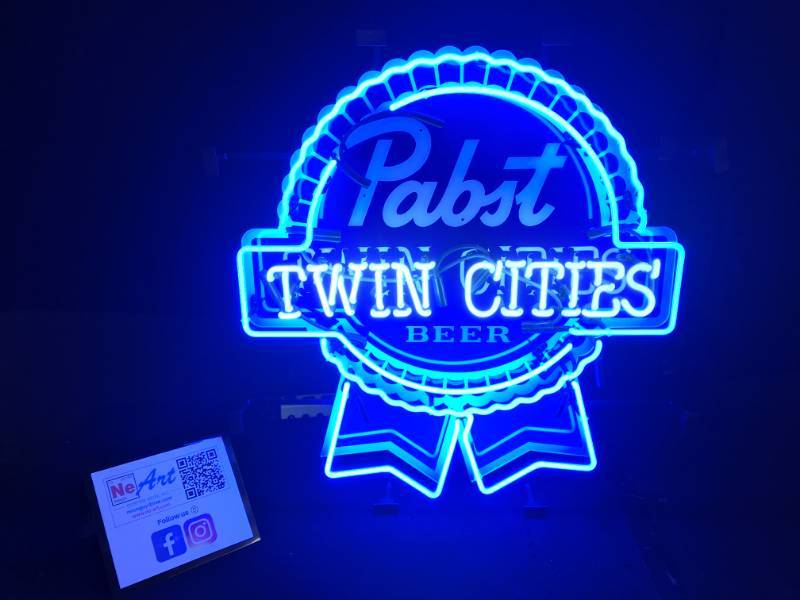 lot 9 image: Pabst Blue Ribbon Twin Cities neon