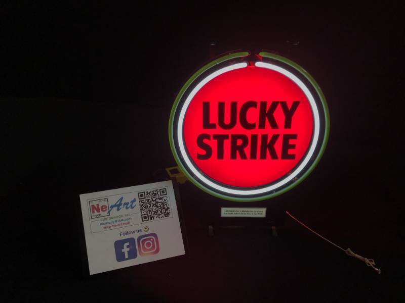 lot 10 image: Lucky Strike neon