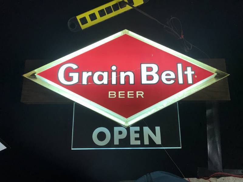 lot 24 image: Grain Belt Beer open light up sign