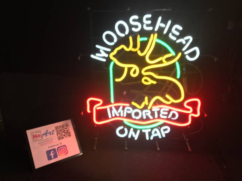 lot 27 image: Moosehead Beer On Tap neon
