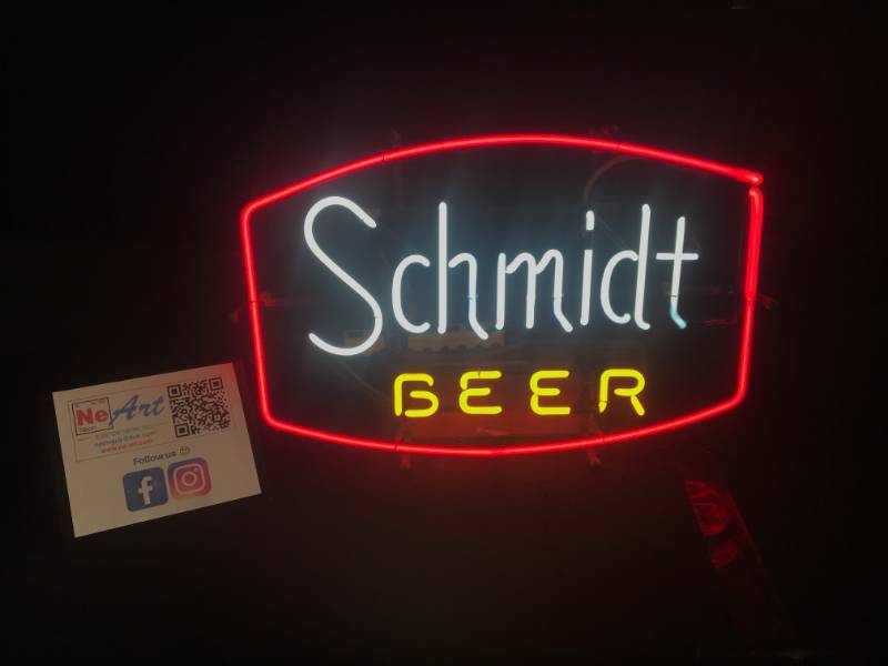 lot 53 image: Schmidt Beer neon
