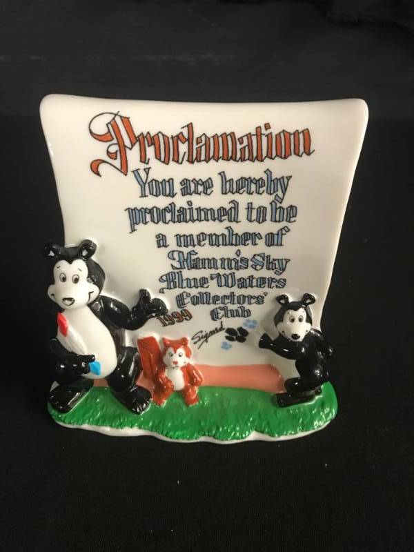 lot 105 image: Hamms Beer 1st Year Commemorative ceramic bear plaque