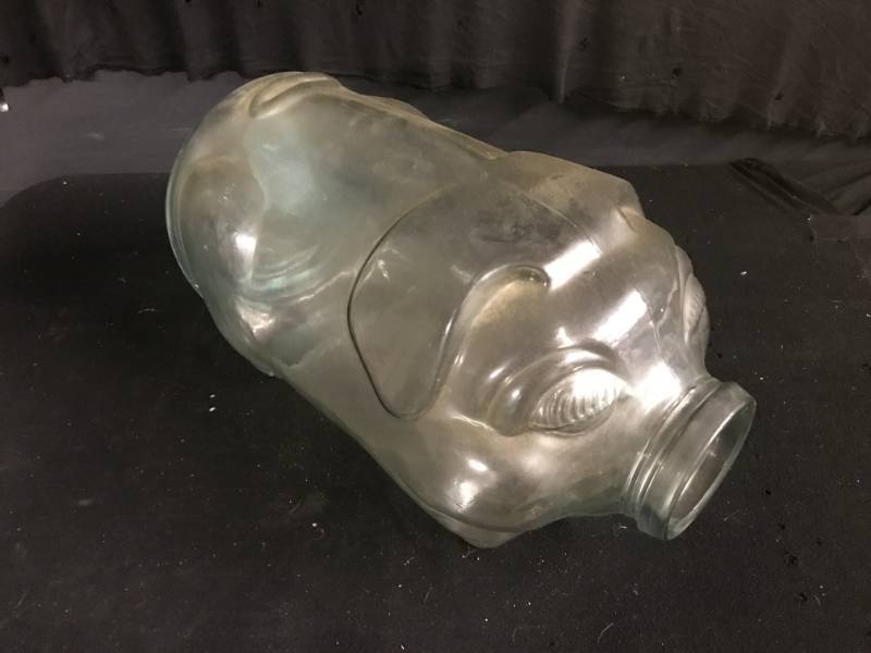lot 191 image: Glass pig jar
