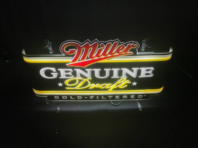 lot 195 image: Miller Genuine Draft fluorescent sign