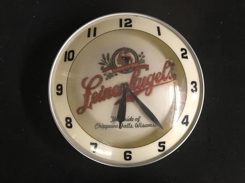 lot 206 image: Leinenkugels plastic double bubble clock