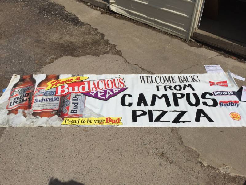 lot 221 image: Bud  Bud Light banner