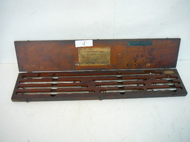 lot 4 image: Brown & Sharp #276 Tubular Inside Micrometer 22 to 32