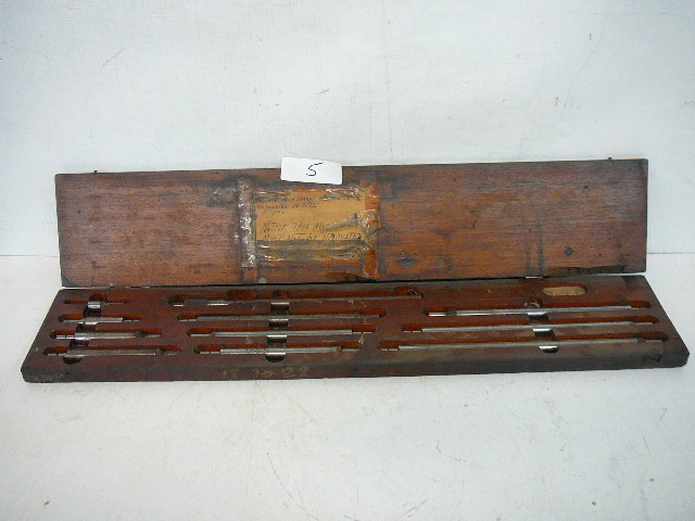 lot 5 image: Brown & Sharp #276 Tubular Inside Micrometer 12 to 22