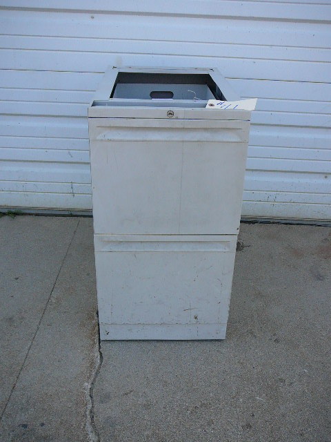 lot 41 image: 2 Drawer Under Counter File