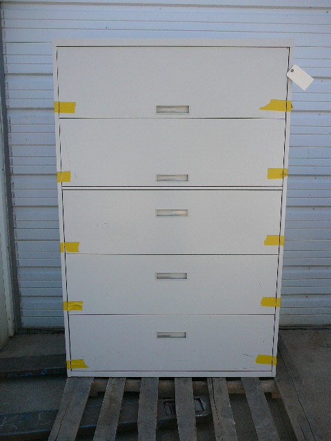 lot 45 image: Steelcase 5 Drawer File Cabinet