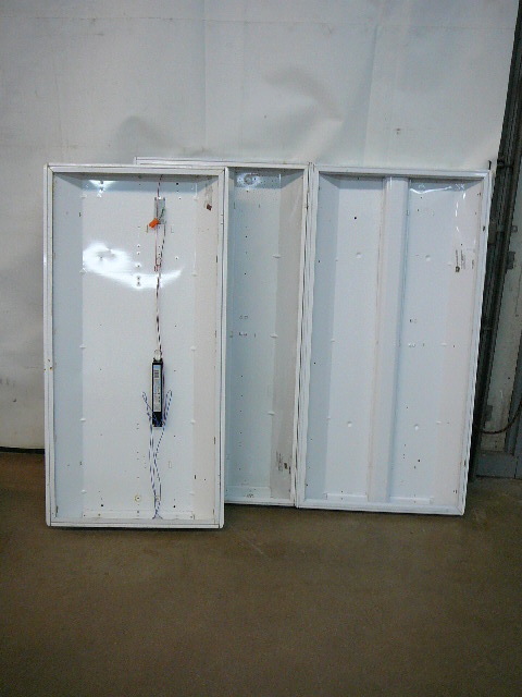 lot 21 image: Day Brite Recessed Fluorescent Light Fixtures