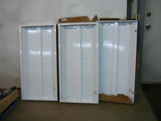 lot 22 image: Day Brite Recessed Fluorescent Light Fixtures