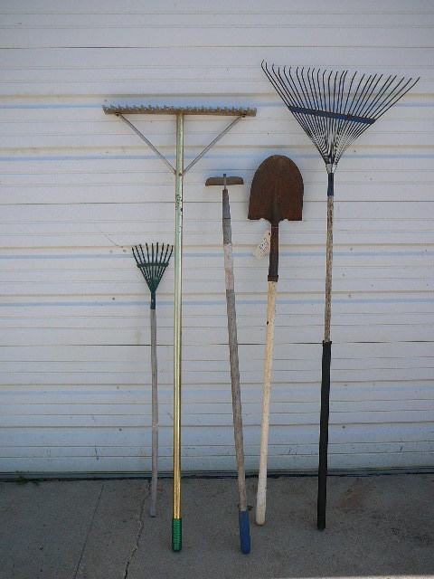 lot 26 image: Lawn Tools