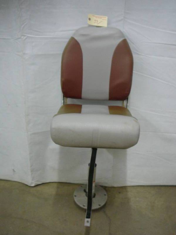 lot 39 image: Boat SeatPedestal  Base