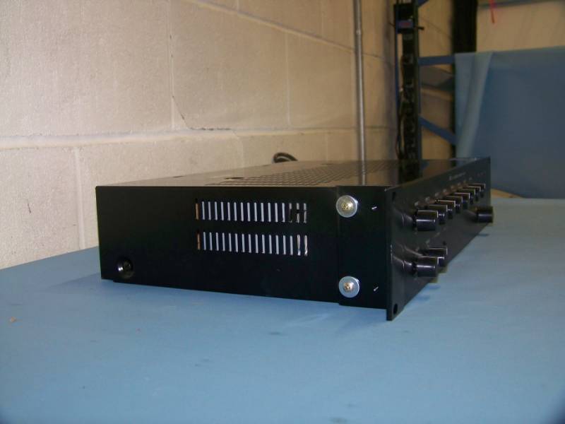 lot 42 image: TOA, 900 Series II, 8 Channel Mixer  Power Amplifier  Amp with (4) Rear Modules