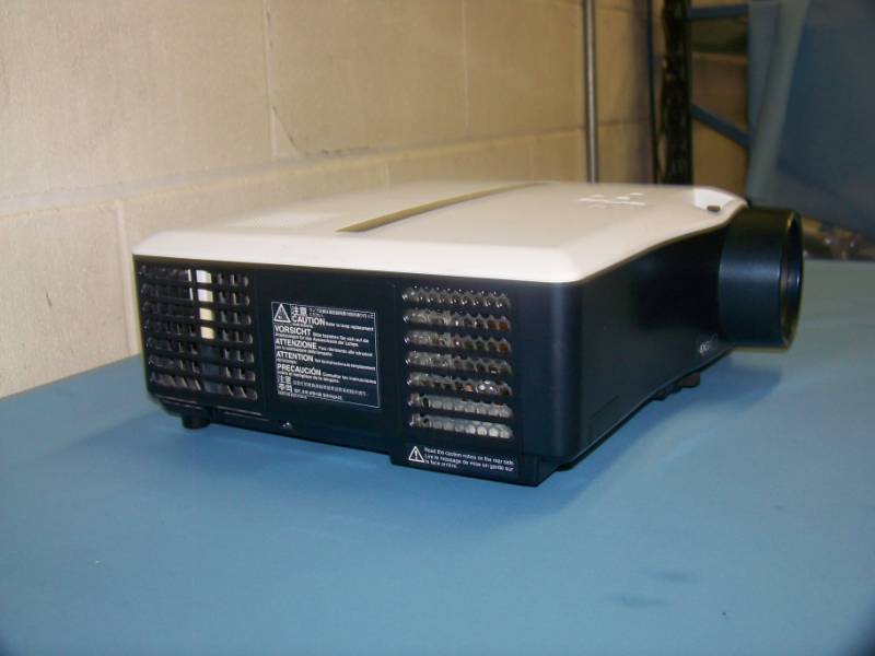 lot 27 image: Mitsubishi, WL639U, LCD Projector