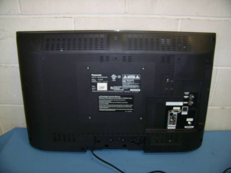 lot 14 image: 32, Panasonic, 1080p, High Definition (Full HD) LCD Television  TV
