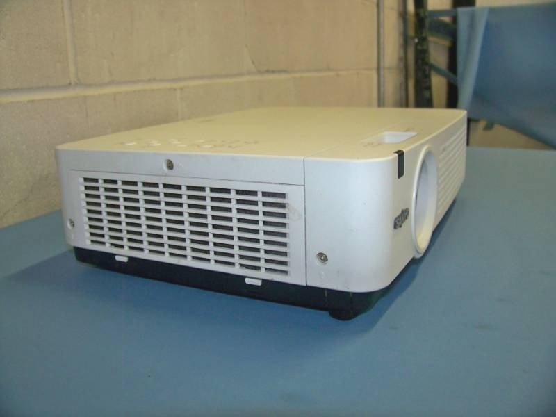 lot 28 image: Sanyo, PLC-XU4000, LCD Projector