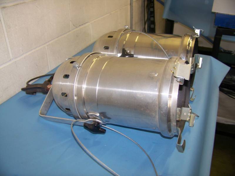 lot 76 image: (2) American DJ, Stage  Studio  Can Lights with Heavy-Duty Mounting Clamps